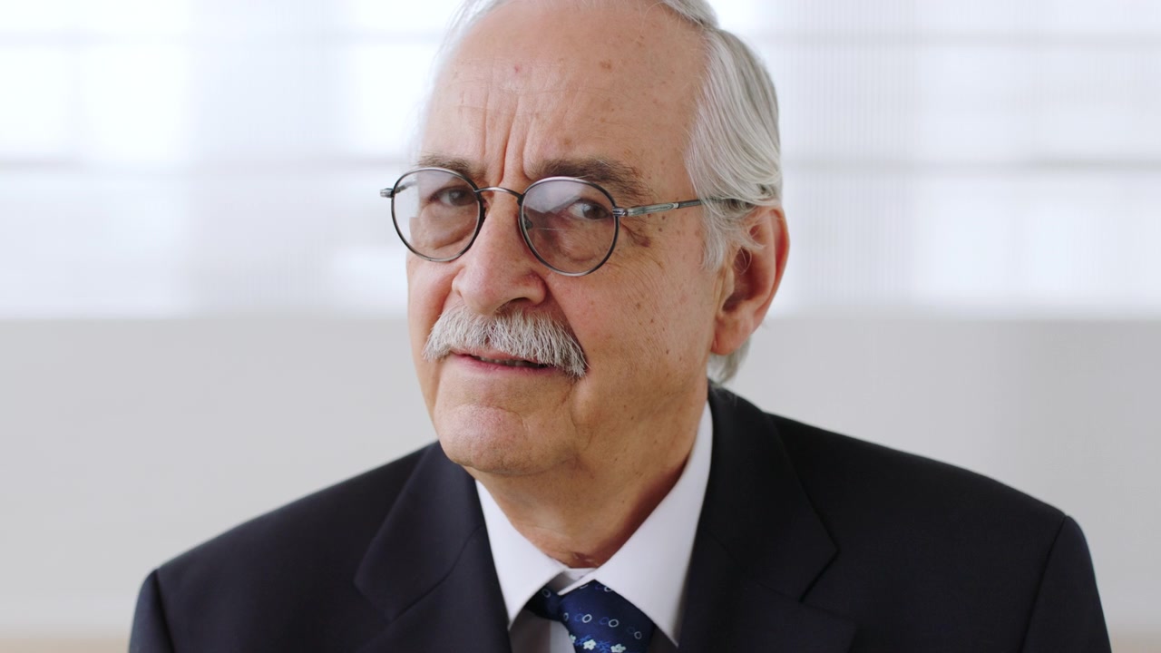 Retrato de un hombre de negocios en traje