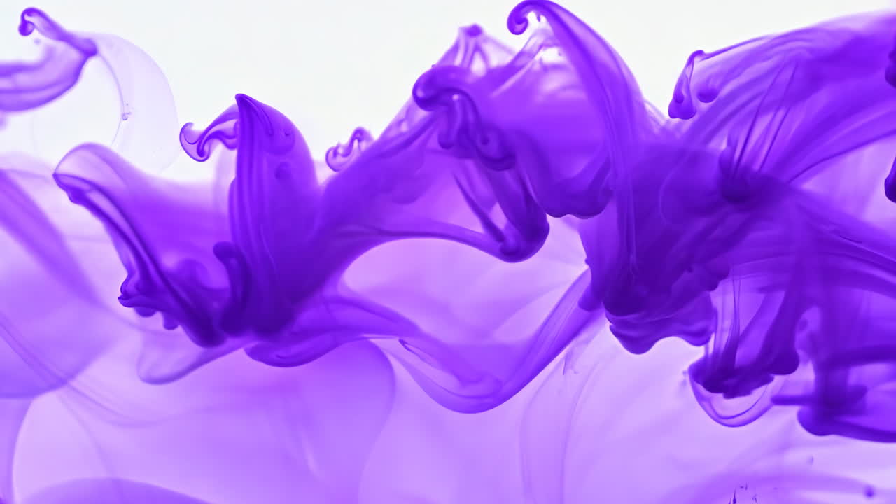 Purple Ink Swirls in Water Creating Abstract Patterns. Vivid purple ink ...