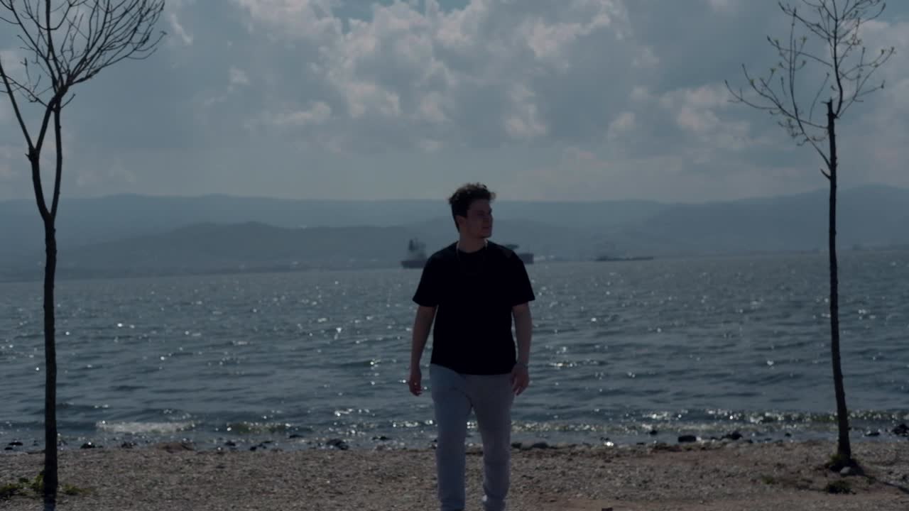 해변 1 을 따라  ⁇ 고 있다