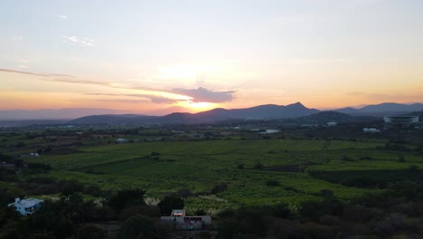 Wunderschöne-Luftaufnahme-Des-Sonnenuntergangs-In-Der-Mexikanischen-Landschaft,-Aufgenommen-In-4K