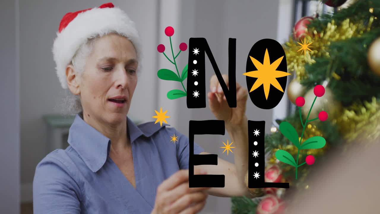 animación del texto de noel sobre una mujer caucásica mayor que lleva el sombrero de santa