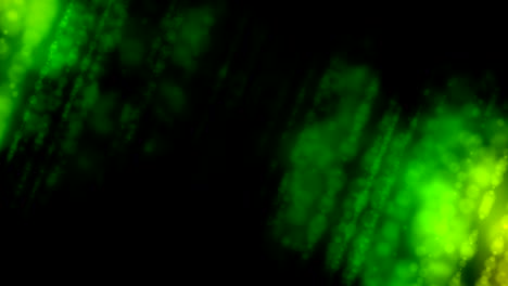 puntos brillantes multicolores y no enfocados en una fila diagonal como el bucle de fondo de vídeo bokeh 4k - verde