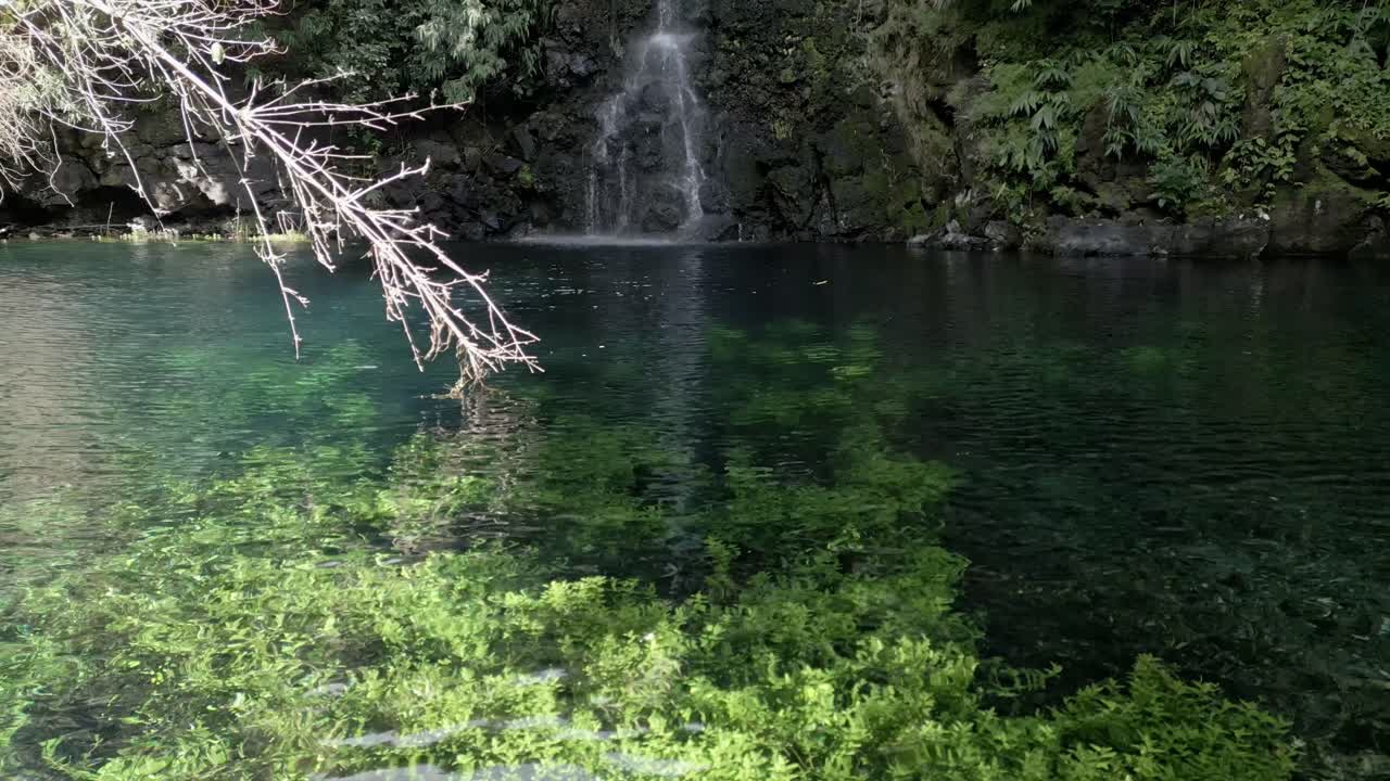 Mauritius - Moka- Cascade Eau Bleu - very low flight to the waterfall