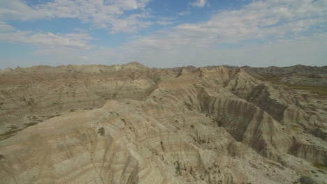 Badlands-Dakota-Del-Sur-Drone-Aéreo-4k-Con-Un-Hermoso-Cielo-Azul-Directamente-De-Una-Película-Cinematográfica-Del-Oeste