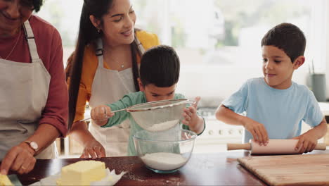 Abuela,-Madre-Feliz-O-Niños-Horneando