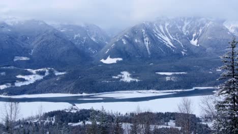 Schneebedeckte-Berge-Im-Winter-4k