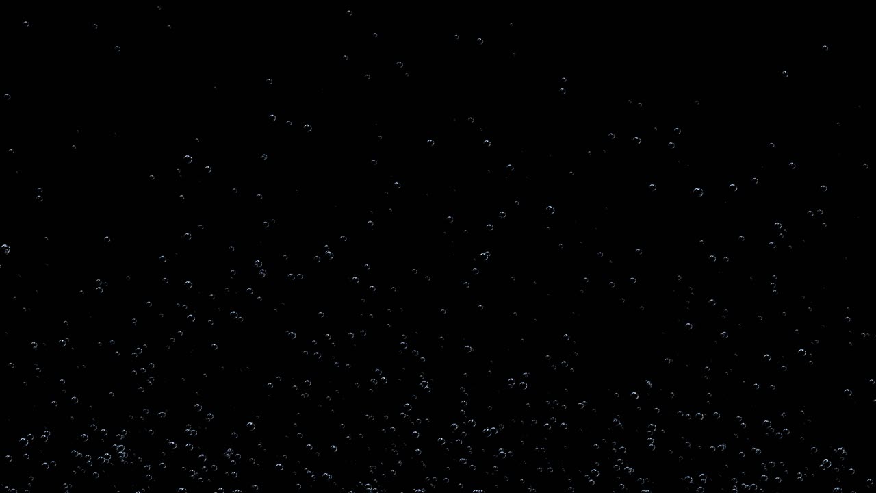 투명한 배경에서 물속의 4K 3D 공기 방울이 수면으로 떠오르는 모습