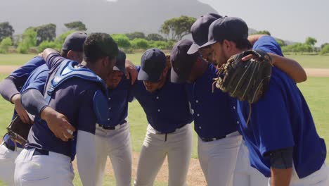 baseball players preparing the match