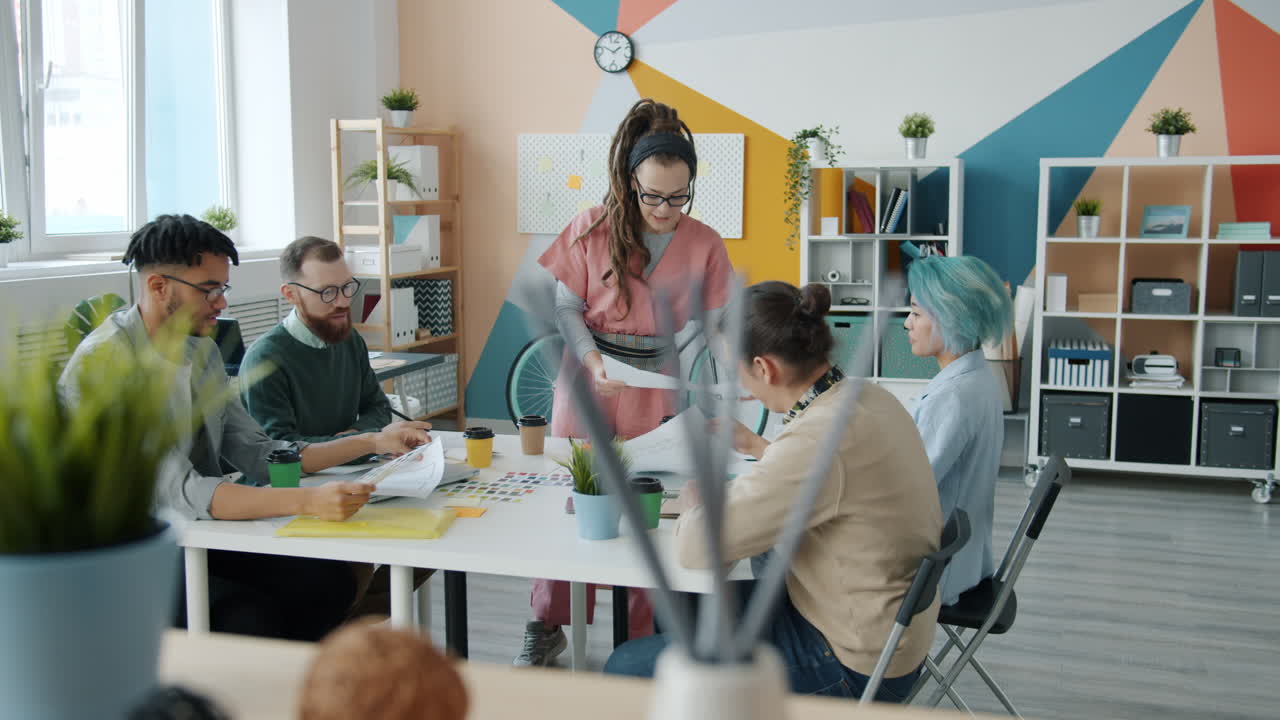reunión del equipo creativo