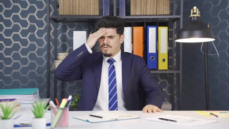 un hombre de negocios mareado que no se siente bien.
