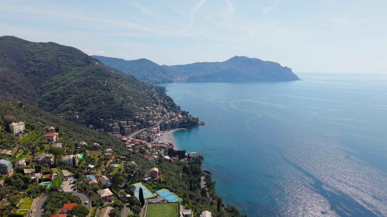 Destinazione di viaggio: Riprese con drone della mozzafiato costa ligure.