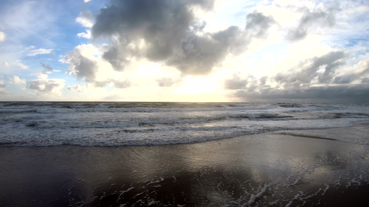 파도와 함께 모래 해변, 북해, jütland, sondervig, 덴마크, 4k