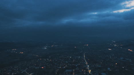 la tormenta golpeó la ciudad en medio de la noche 4k