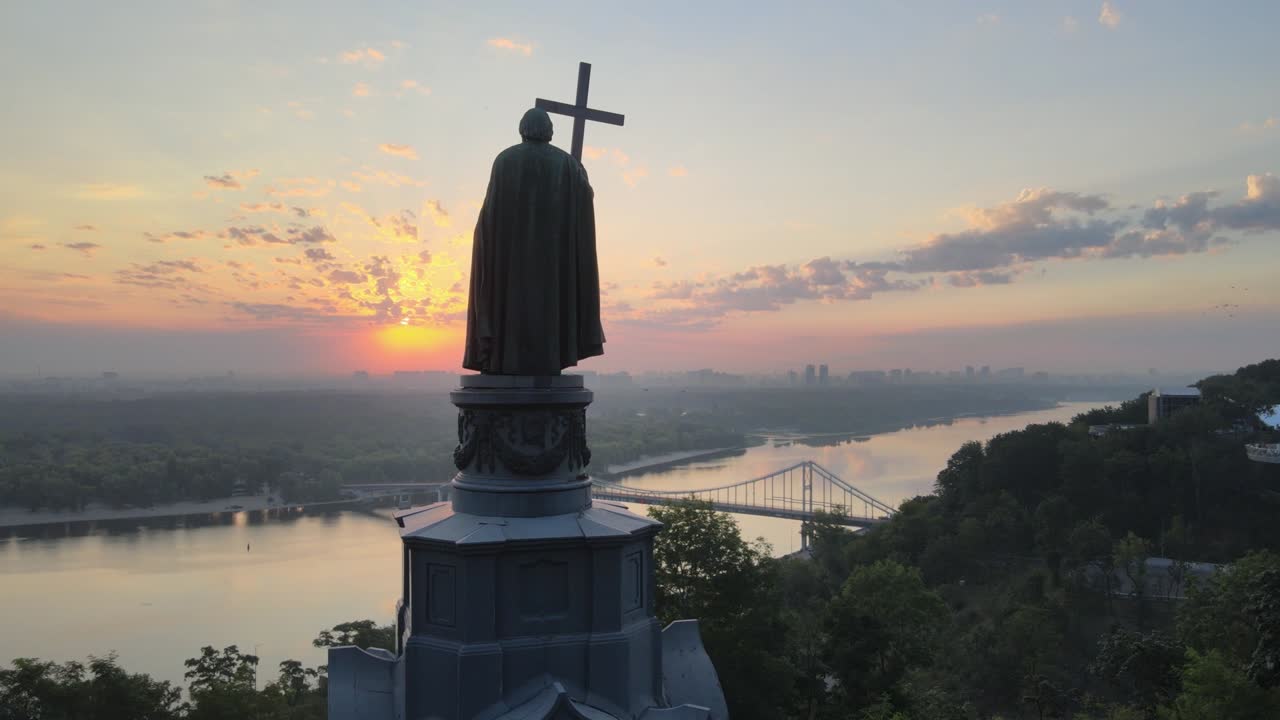 архитектурный символ киева, украина - памятник володимиру великому