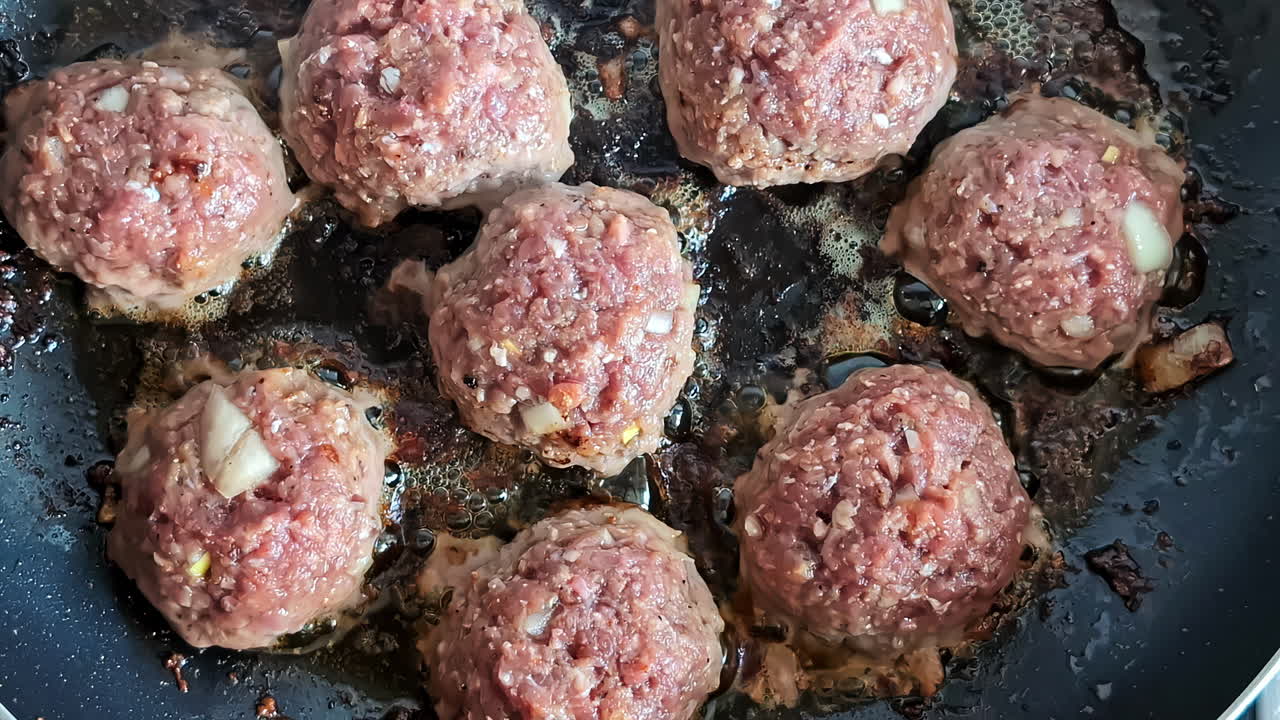 고기 어리를 기름으로 비는 판에 기