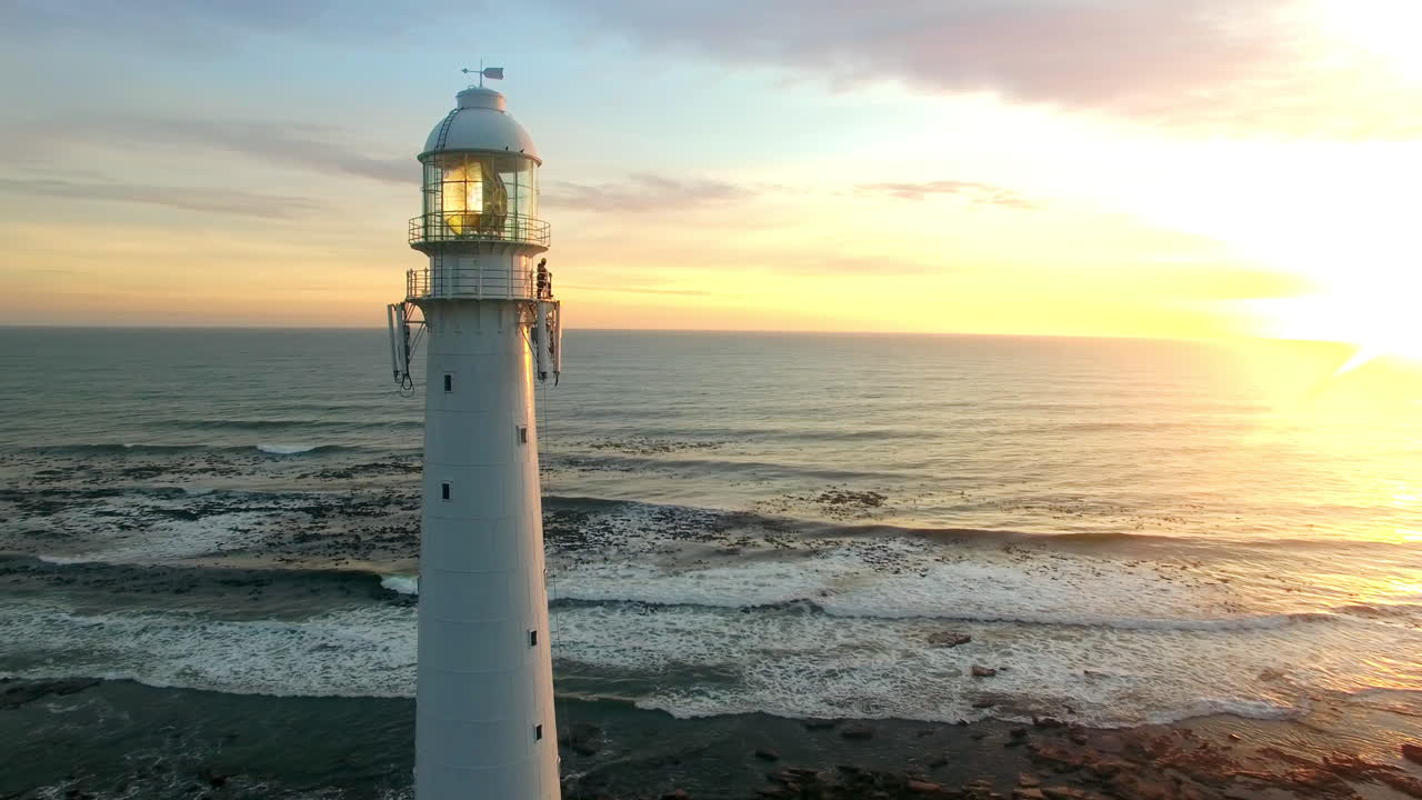 어 ⁇ 을 밝히고