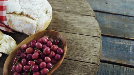 Oliven-Tapas-Und-Brotstücke