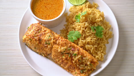 Tandoori-De-Salmón-A-La-Plancha-Con-Arroz-Masala---Estilo-De-Comida-Musulmana