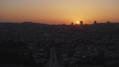 puesta de sol amanecer sobre la ciudad santa de jerusalén durante la hora dorada