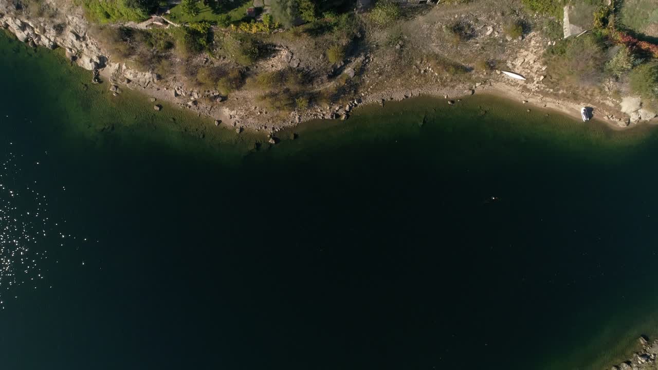 y las casas del río vistas de los techos