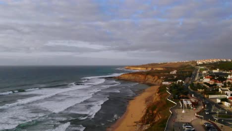 Imágenes-De-Drones-Moviéndose-De-Lado-En-El-Mar