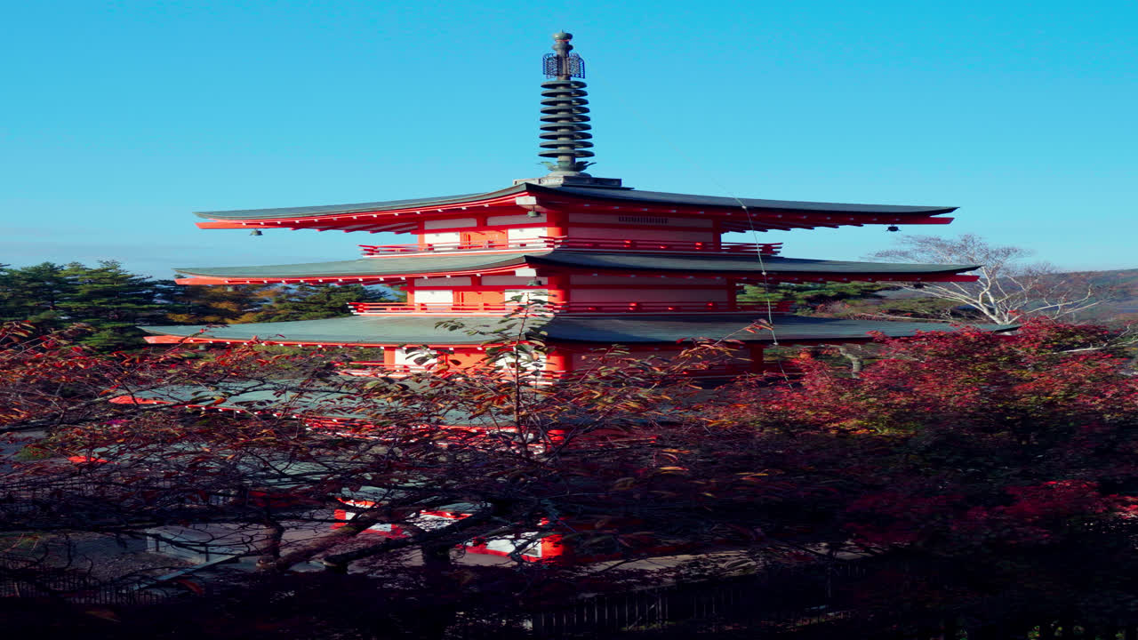 vista de la pagoda chureito y el monte fuji en yamanashi, japón durante la temporada de otoño