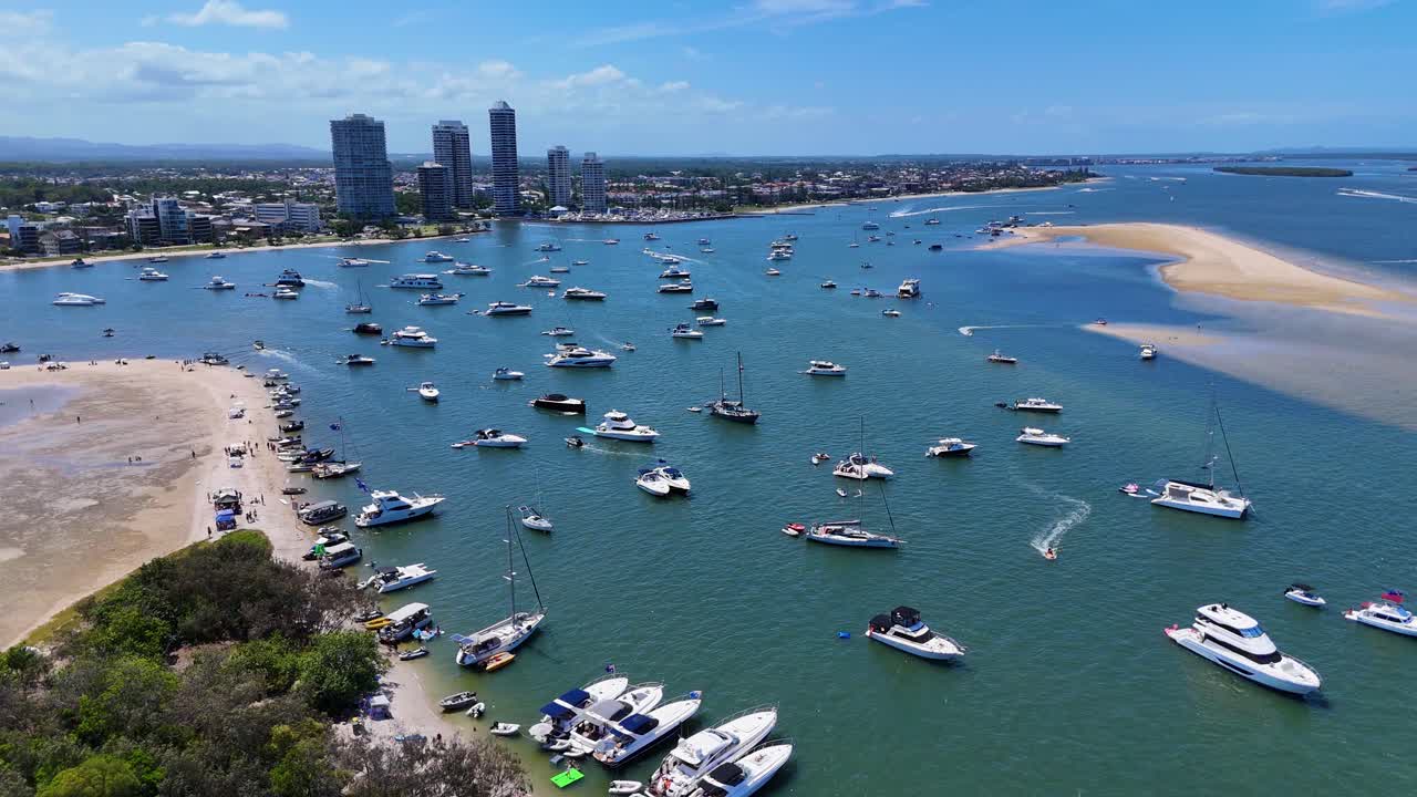 보트 들 이 골드 코스트 해역 에서 축제 를 위해 모인다