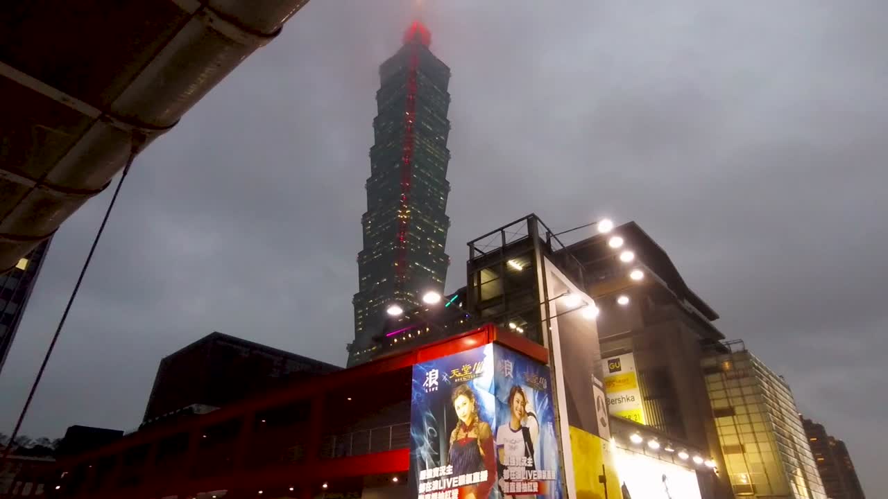 Taipei 101 cloudy top rainy night walk forward