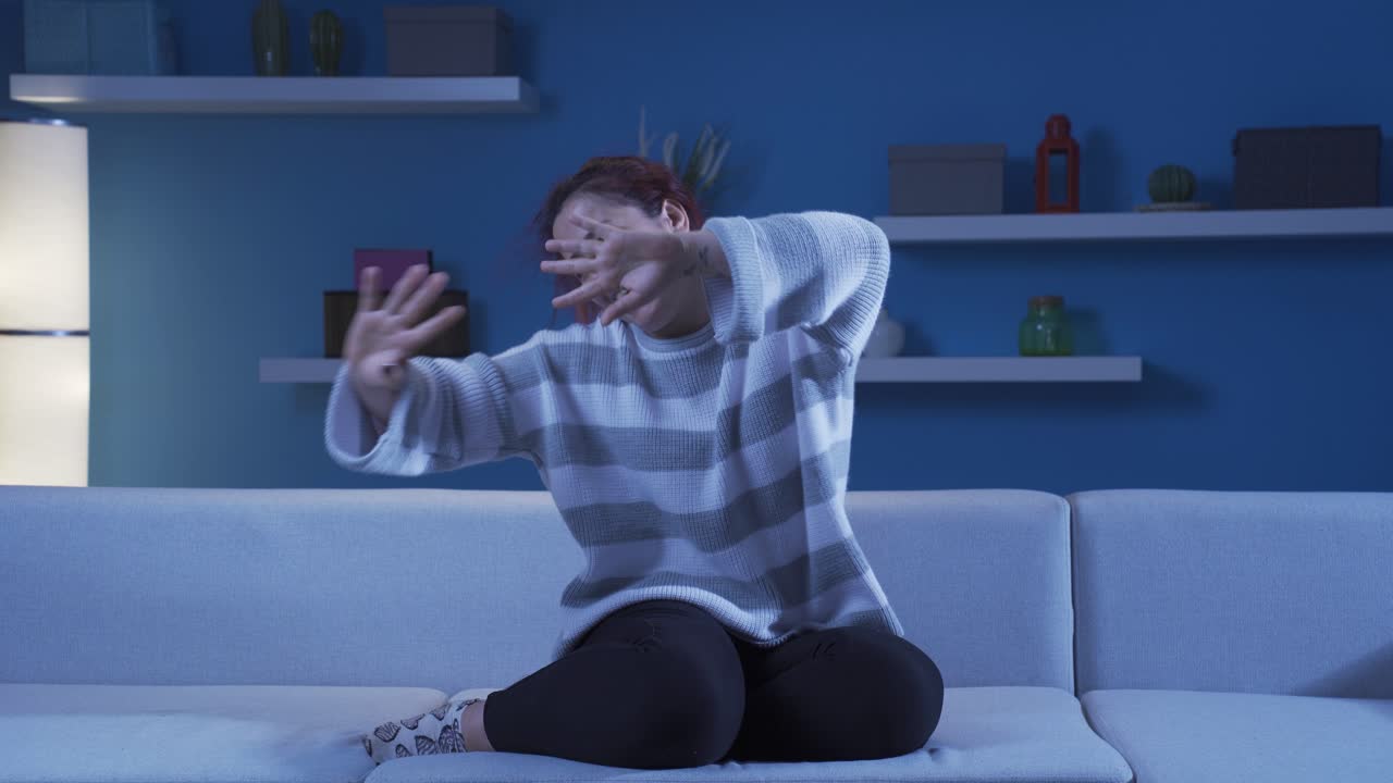 una mujer loca, un paciente mental.