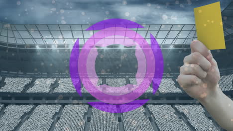 animación de la exploración del alcance sobre el árbitro que muestra la tarjeta amarilla en el estadio deportivo
