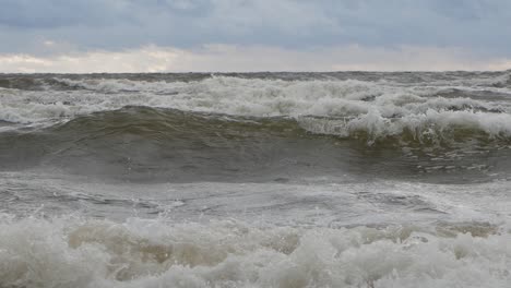 Waves-at-sea-during-a-thunderstorm-at-sunset