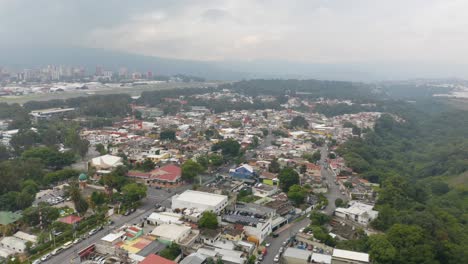 La-Capital-De-Guatemala,-Ciudad-De-Guatemala,-Es-Una-Impresionante-Metrópolis-En-América-Central-Que-Fue-Capturada-Por-Un-Dron-En-Una-Vista-Aérea