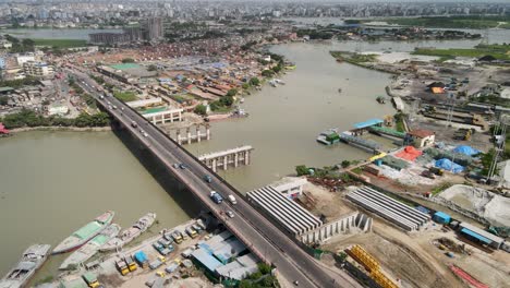 Este-Es-Un-Video-De-Dron-De-4k-De-Un-Puente-Sobre-Un-Río