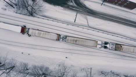 4k invierno ciudad tren abajo rollo drone secuencia_001