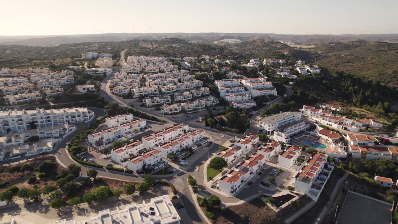 zona residencial de salema, algarve, portugal