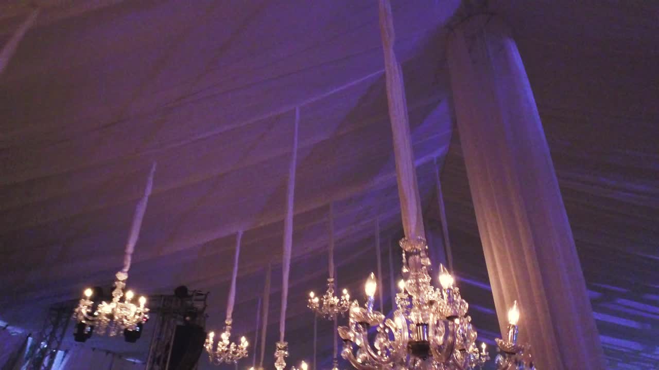 Decorazione di lampade belle ed eleganti per un matrimonio