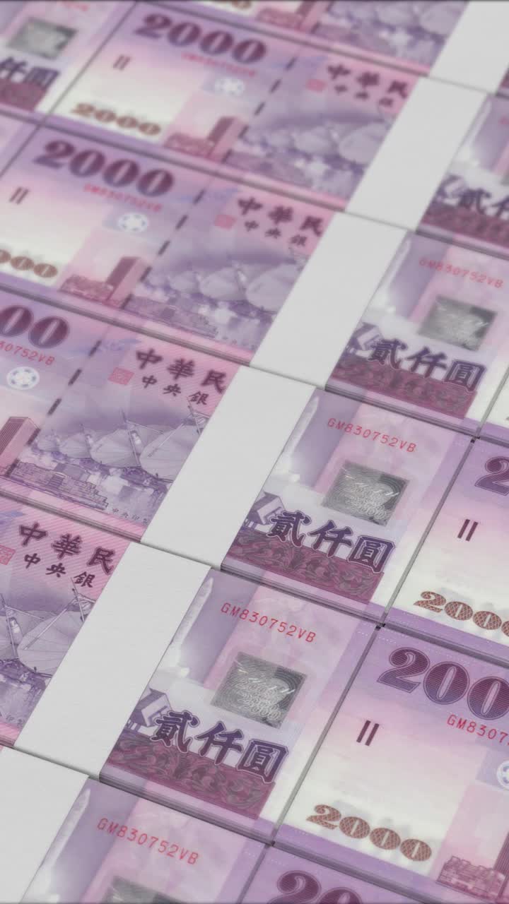 Vídeo vertical de notas de 2000 DÓLARES NOVOS DE TAIWAN impressas por uma prensa de dinheiro