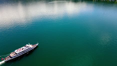 Aerial-take-of-the-Thunensee-lake-in-Swiss-alps,-nearby-Interlaken-town