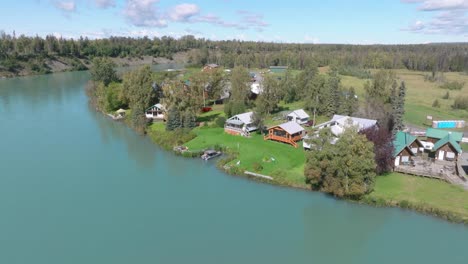imágenes aéreas del río kenai en soldotna, alaska.