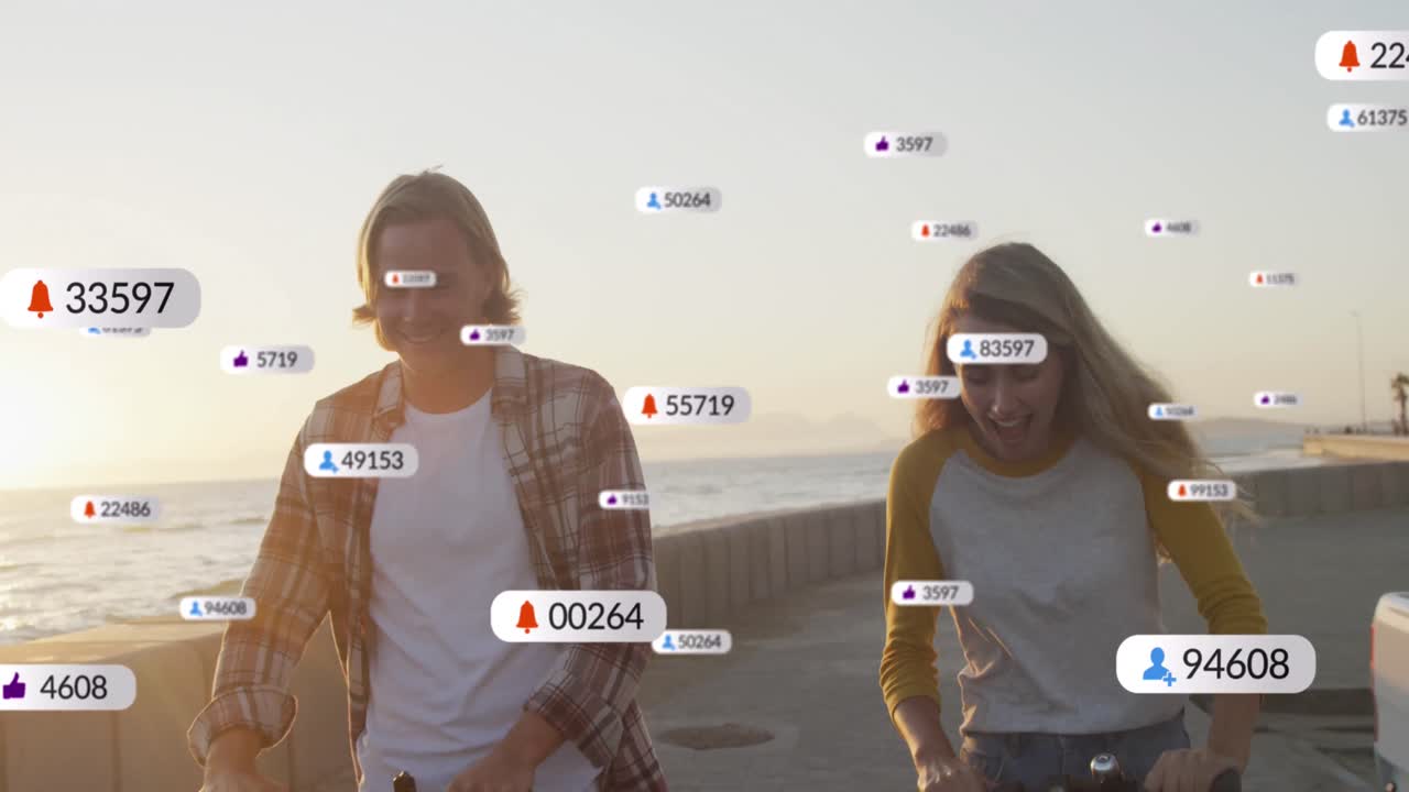 animación de iconos de redes sociales en pancartas sobre una pareja caucásica sonriente montando scooters en la orilla del mar