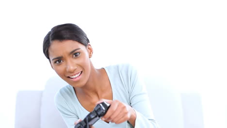 mujer jugando a videojuegos