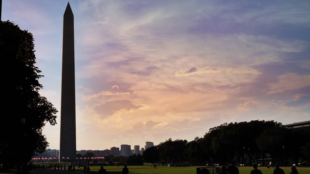 Monumento a Washington al tramonto sul National Mall