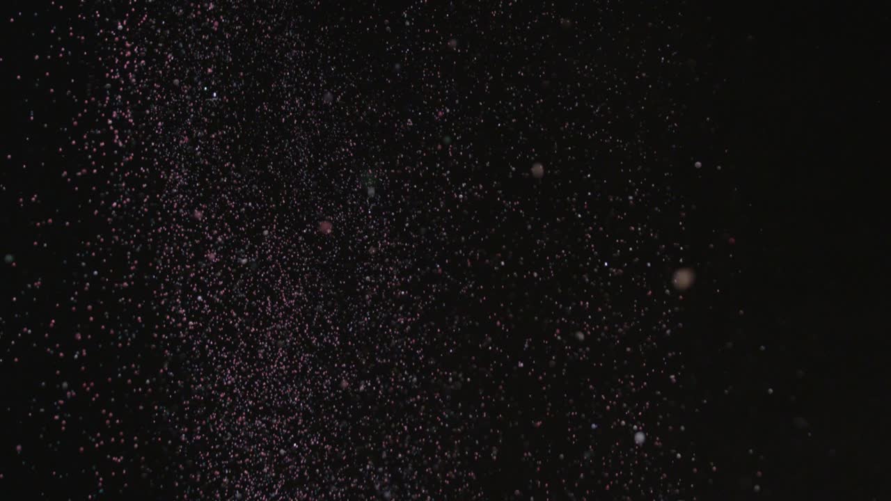 реалистичный блеск взрывается на черном фоне