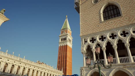 Campanario-De-San-Marcos,-En-La-Plaza-Más-Famosa-De-La-Ciudad-De-Venecia.