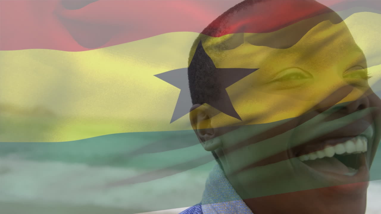 Animazione della bandiera del Ghana su una donna afroamericana in spiaggia