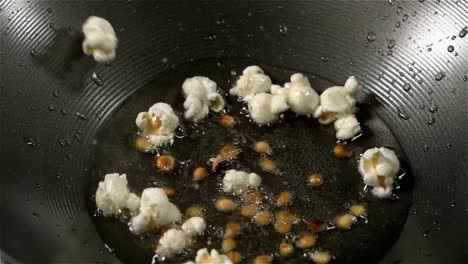 Popcorn-popping-in-hot-oil