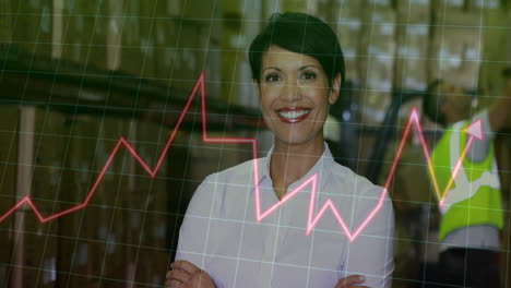 animación de procesamiento de datos financieros y trabajadora biracial en un almacén