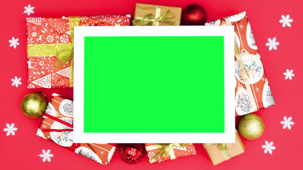regalos de navidad y adornos alrededor del marco con pantalla verde. detener el movimiento