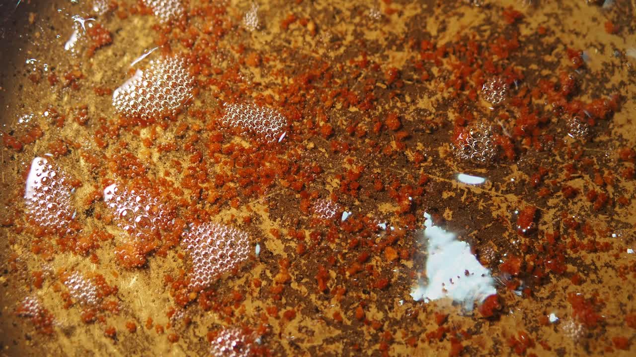 Bubbles in frying oil