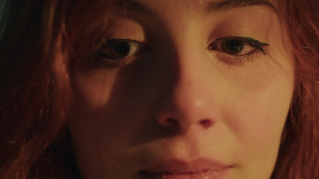 primer plano de la cara de la mujer